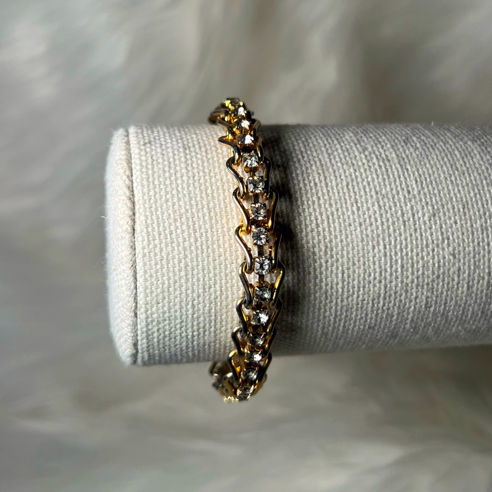 Fashion Bracelet with Gold Color Chains with Jewels